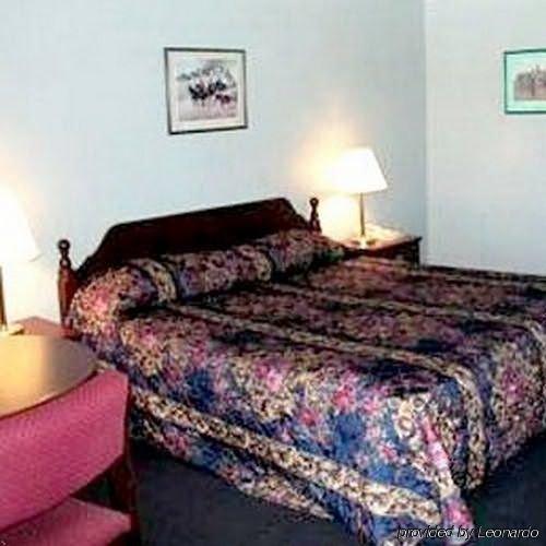 Budget Host Three Crowns Gettysburg Room photo