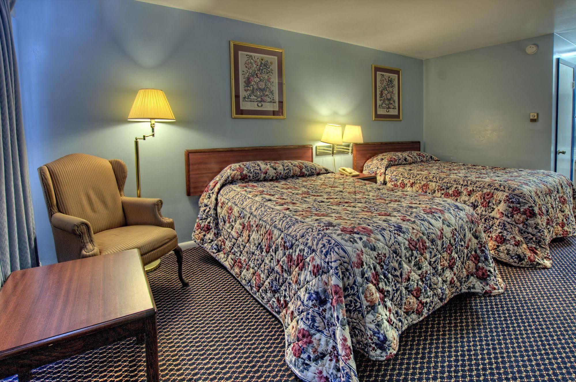 Budget Host Three Crowns Gettysburg Exterior photo